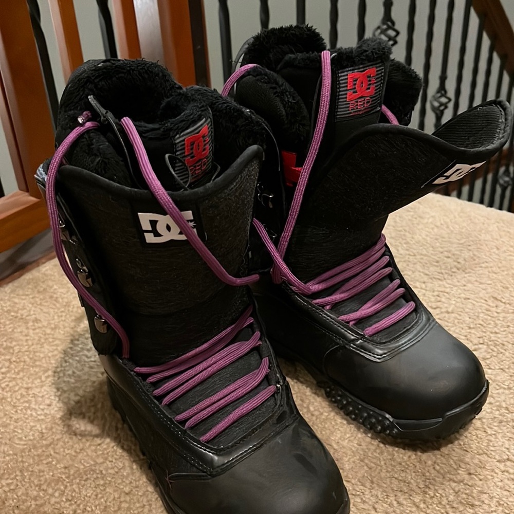 Snowboarding boots womens size 6